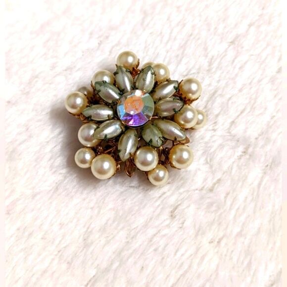 Vintage 50's Faux Pearl w/ AB Crystal Accent Brooche - Picture 3 of 6